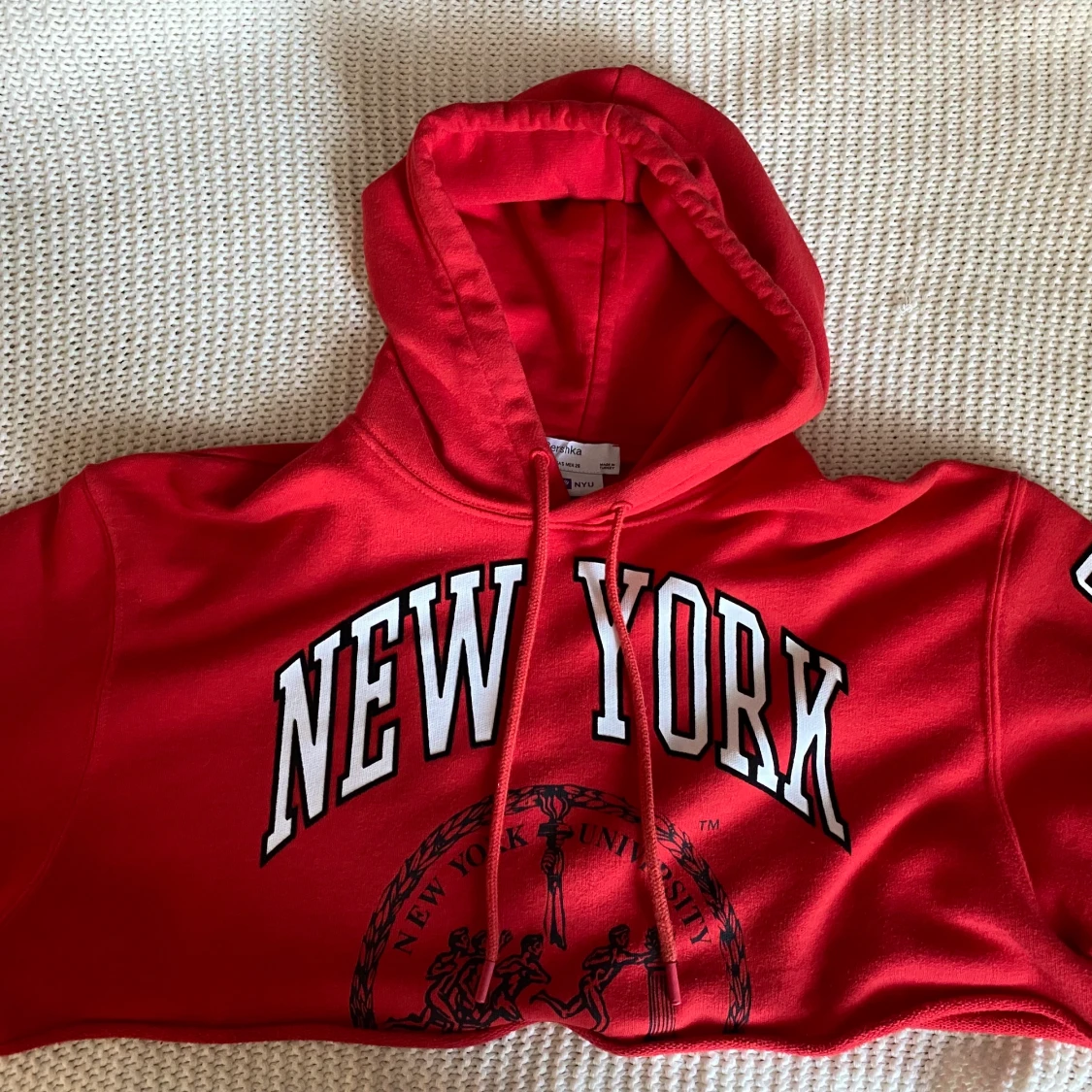 Croppad röd luvtröja  - 90