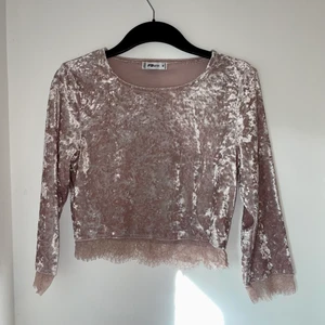 Kläder - ❣️fin kort tröja i sammet❣️ (Storlek M med passar mig som XS-S)