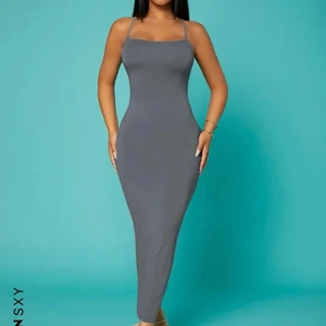 Shein långklänning - Färgen grå. Superfint material.