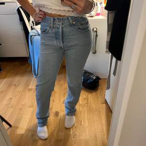 blå jeans från levis, kommer inte till använi längre 