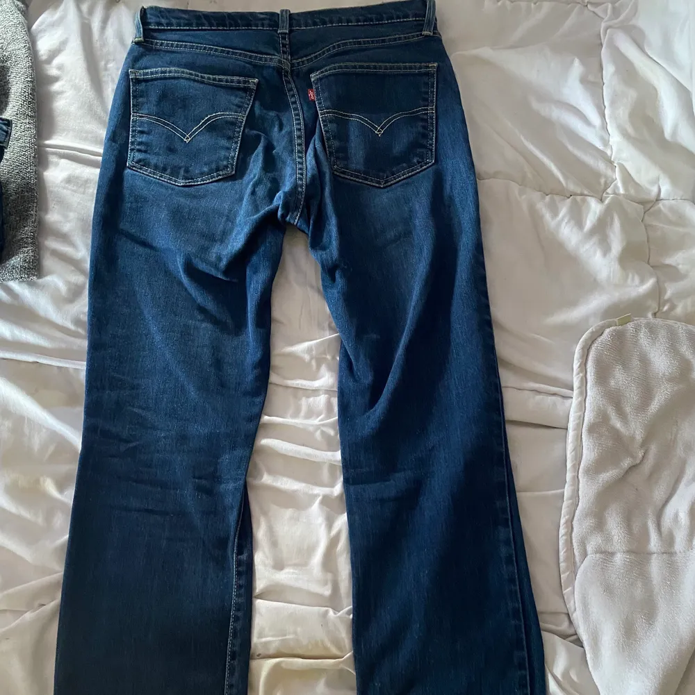 Skitsnygga Levi’s jeans, för mer info skriv privat💞. Jeans & Byxor.