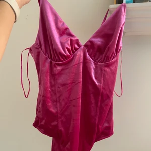 Body från bikbok  - Säljer dessutom denna body som jag köpte från bikbok för 250 kr exakt samma body som min tidigare annons samt samma info :) storlek S