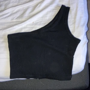 Topp från Shein - Jag fick denna top av en kompis men tyvärr är den för liten för mig Så tänkte sälja den Original pris 70 kr
