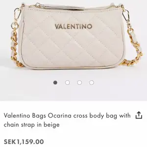 Säljer min splitternya Valentino väska då den inte kommer till användning.   Kan sänka pris vid snabbköp 