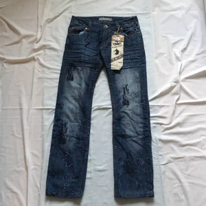 K&M JEANS - Limited edition K&M jeans size 31. Cool and fashionable jeans that are hand made. Bought for 900kr. 