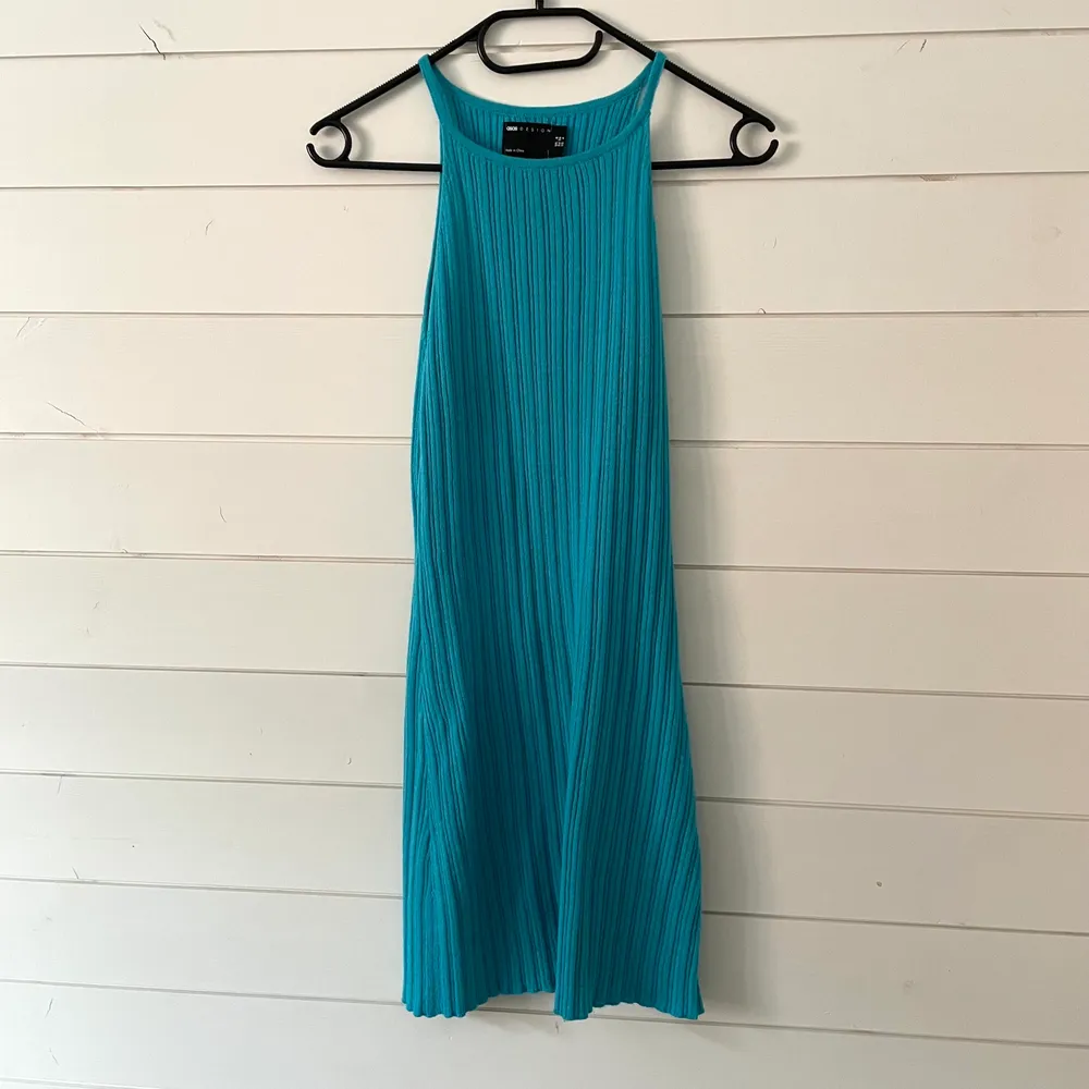 Superfin blå klänning i ribbat material, storlek 36, använd 1 gång. Klänningar.