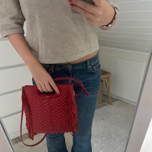 maje väska  - säljer nu min älskade älskade maje väska, så snygg! sparsamt använd så väldigt bra skick❤️