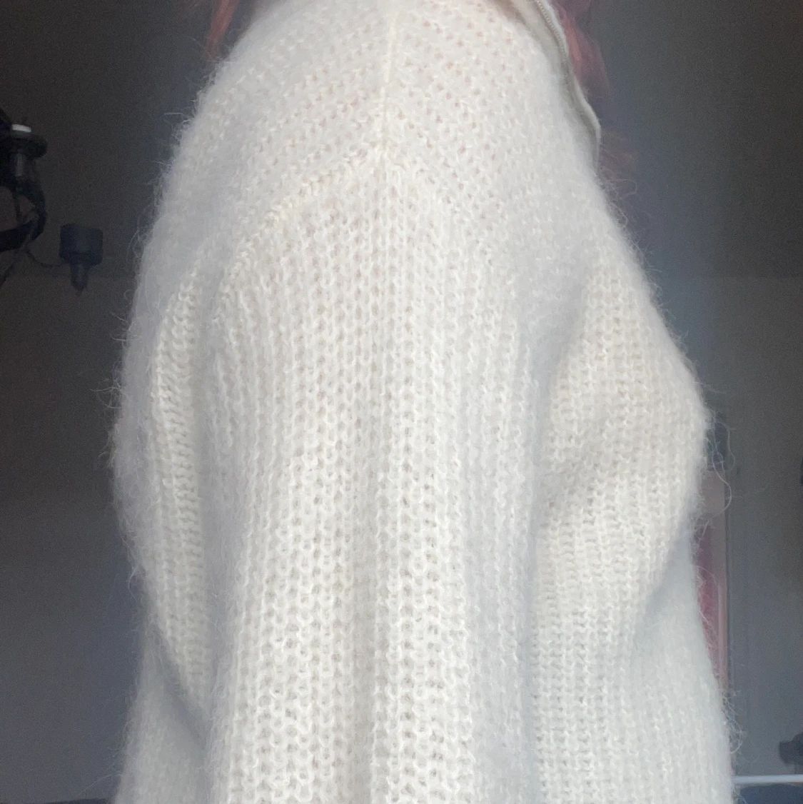 Stickad fluffig tröja med krage - 91