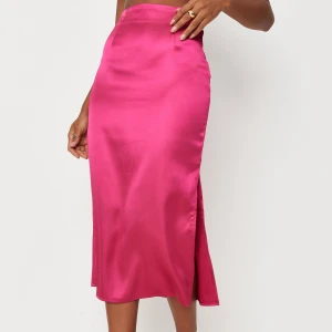 Ny kjol - Säljes pga att den tyvärr ej kommer till nån användning. Storlek 38 (petite)