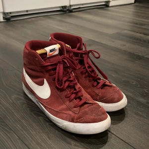 Vintage Nike Blazer - mocka vintage typ skate blazers  som jag haft ett tag men kommer inte till användning dom är 5/10 skick med en lagning på ytter vänster sko