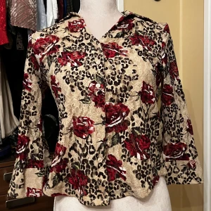 blus 90 tal - cool blus från 90 talet, nice mönster och fin till sommaren