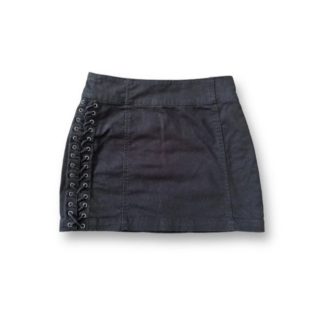 Kort kjol med korsettsnörning