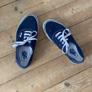 Vans skor - Säljer dem här skorna från vans i storlek 38💕 Kan mötas upp i nacka eller Stockholm, annars kostar frakten 69kr💕