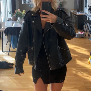 Skinnjacka  - Säljer denna skinnjacka som är ifrån Missguided💕 den är i väldigt bra skick💕 köparen står för frakten! 