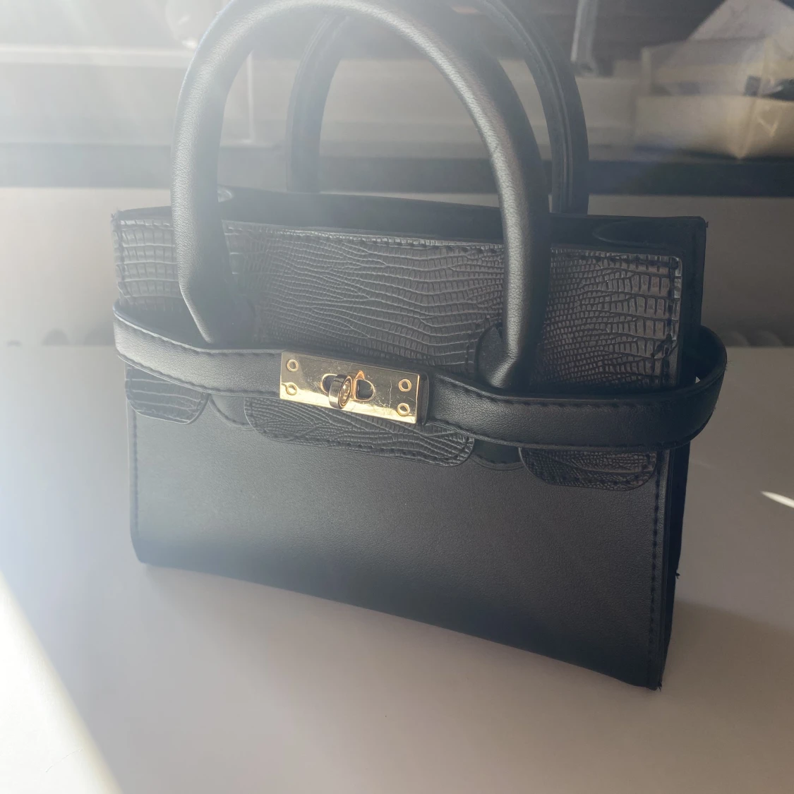 Svart handväska (utan band)