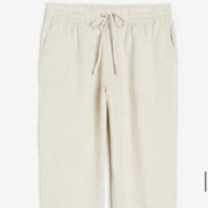 Linnebyxor - Hej! Jag säljer nu dessa super fina linnebyxor från H&M. Aldrig använda endast testade då de tyvärr inte passade mig och glömde skicka tillbaka i tid❤️