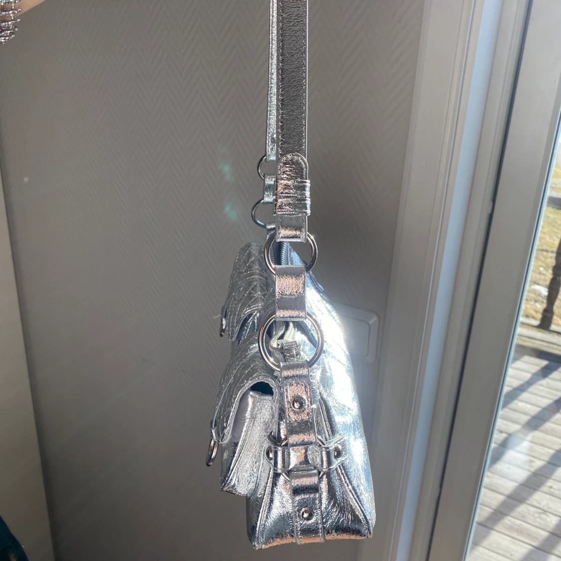 Silver väska ifrån NA-KD  - 91