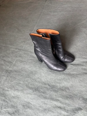 Svarta högklackade boots - Från other stories, 9 cm klack Använda ett fåtal ggr