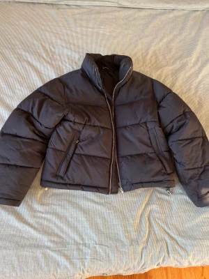 Pufferjacket  - Pufferjacket i storlek S Sparsamt använd Köpt från Gina Tricot