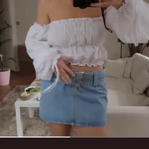 Kjol - Fin trendig kjol. Liknar den Linn Ahlborg bar förra sommaren.