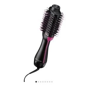 Varmluftsborste - Säljer min varmluftsborste från revlon, har bara använt några gånger💓köpte för 499kr 