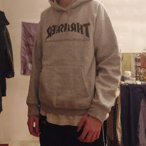 Jättenajs hoodie från thrasher, sparsamt använd. Säljer då jag tycker den är lite för liten på mig :(