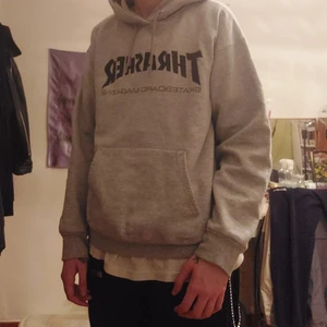 Thrasher hoodie - Jättenajs hoodie från thrasher, sparsamt använd. Säljer då jag tycker den är lite för liten på mig :(