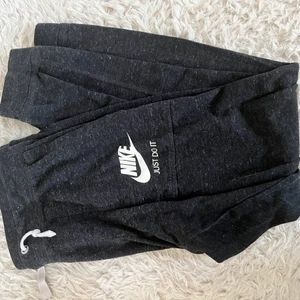 Nike mjukis byxor - Stl s❤️