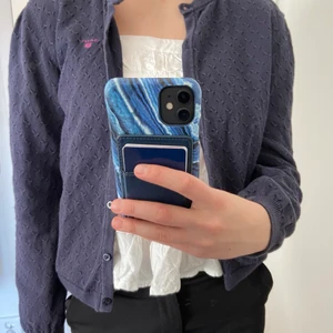 Kofta från Gant - Jättegullig långärmad tröja från Gant som jag köpte för många år sedan. Den är i storlek 170cm, men skulle säga att den är i xs/s. Den är lite urtvättad men annars är den i bra skick💕💕