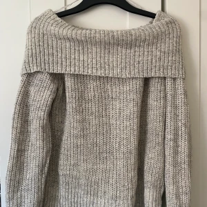 Stickad tröja  - Stickad tröja från Nelly i fint skick. 