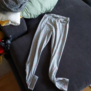 Lagger157 - De har används några gånger max 2 gånger och vill sälja av mig massa kläder så hoppas någon köper👖