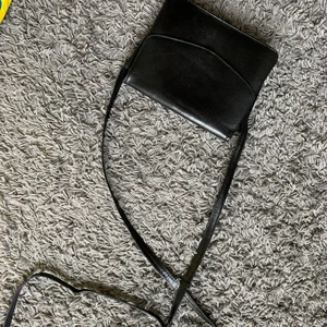 Superfin axelväska - Svart väska som är lätt att ta med sig