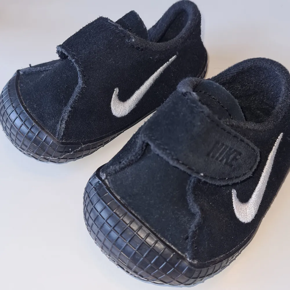 Baby skor i storlek 17. Köpta från Zalando.se . Skor.