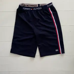 I stort sett oanvända Tommy Hilfiger shorts. Perfekta för sommaren!