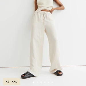 Linnebyxor hm  - Linnebyxor från HM med lappar kvar. ” vid byxa i linnemix” som är helt slutsålda. I storlek M. Skriv privat för egna bilder. 💓