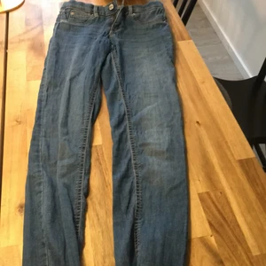 Jeans - Jeans ifrån Gina tricot i storlek s