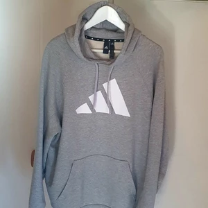 Adidas oanvänd hoodie stl L  - Helt oanvänd fin adidas hoodie Stl L .