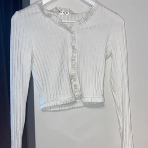 Jätte gullig topp!💗 - Hej säljer denna otroligt söta toppen från Nova of sweden. Har endast använt den en gång. Vet inte vad det är för storlek men den passar på mig som brukar ha XS. Bra skick. Kontakta mig om du är intresserad!💗