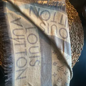 Beige och grå Aa-kopia Louis Vuitton halsduk