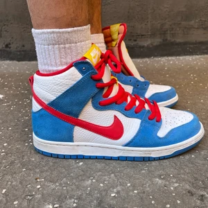 Nike dunks  - Rare Nike dunks storlek 42,5 skejtade med två gånger så lite tär men annars i fint skick!!😈😈😈