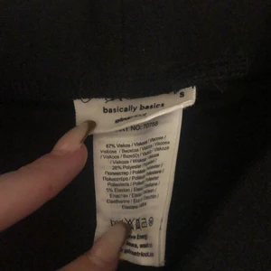 Utsvängda yogapants - Svarta utsvängda ”yogapants” (den långa modellen) aldrig använda pga för långa. Storlek S. Varan säljs i befintligt skick 