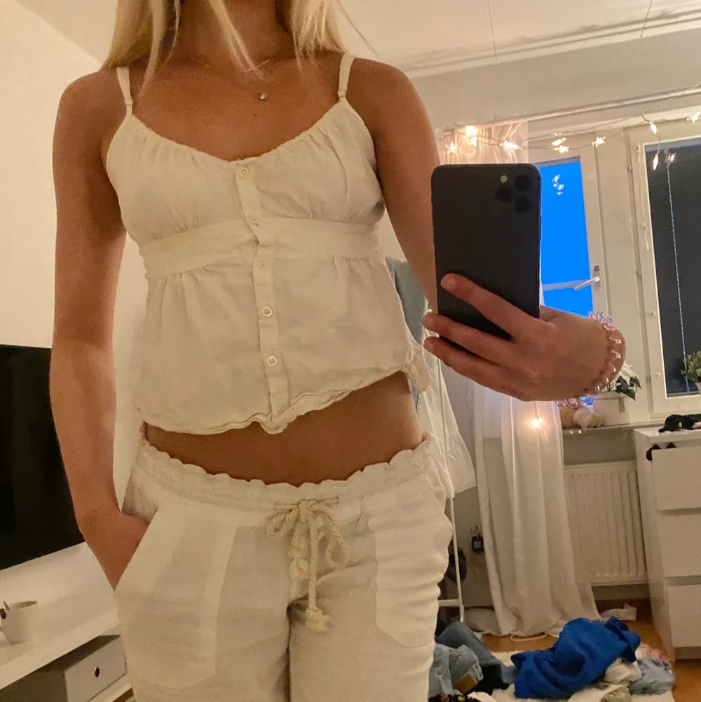 Såååå söt topp från brandy Melville🤩💕 Aldrig använd och därmed nyskick. DIREKTPRIS:150kr. Toppar.