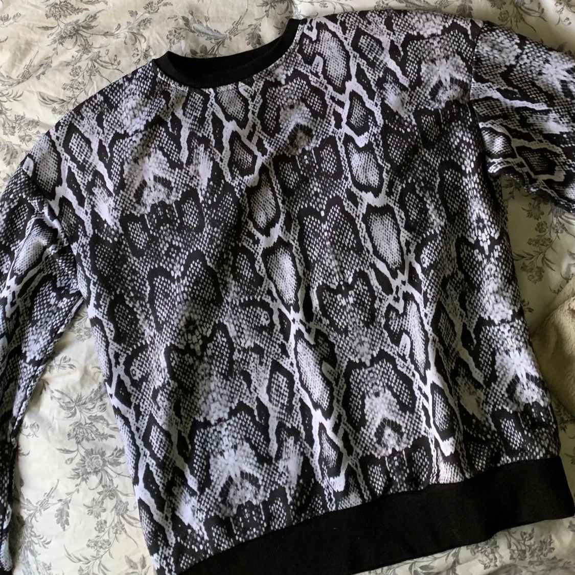 Sweatshirt frĂ„n NA-KDđ€