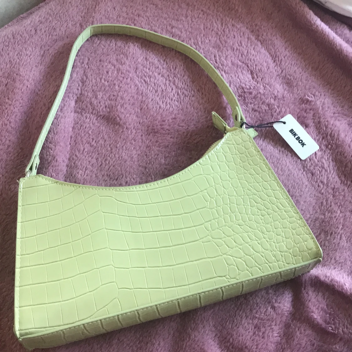 En väska från bikbok - 90