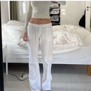 Linnebyxor  - HELT OANVÄNDA! Superfina och sköna byxor. Köpte dessa på bonprix för några veckor sen men de passade inte så därför jag säljer. Köparen står själv för frakt.  