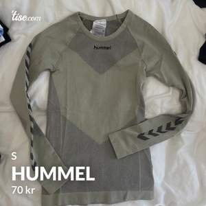 Hummel träningskläder i grön Säljer för 70kr styck Bilden är från min egna tise (@vr123)