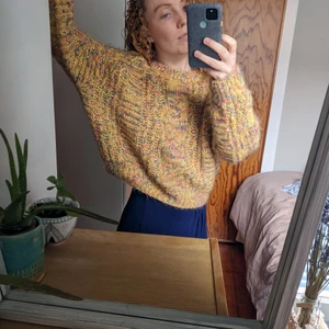 Pull&bear Gul tröja jumper sweater - Cute jumper that was given to me as a gift but yellow just isn't my colour. In great condition, so soft and cosy,  as it's only been worn a handful of times. Any questions just let me know. I am a size 8 for reference 