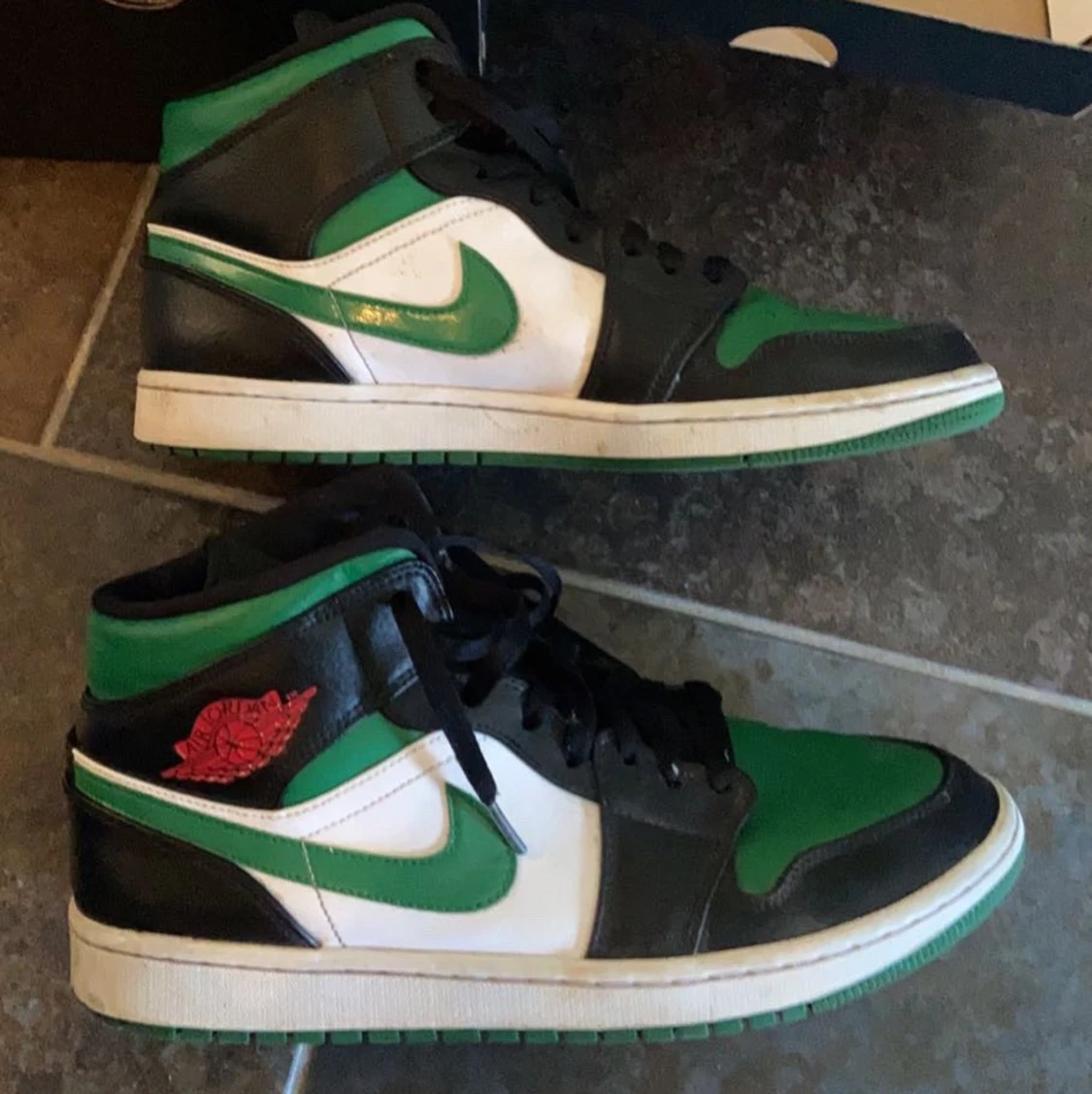 Jordan 1’s mid green toe