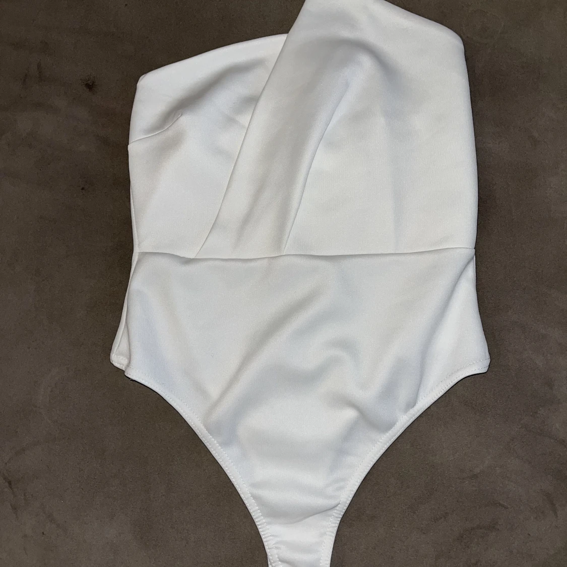 Jättefin body från bohoo i storlek 38 