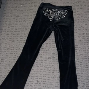 Juicy couture byxor (HELT nya)  - Säljer mina helt nya juicy couture flair byxor för 900:- nypris ca 1200:-  Säljs pga fel storlek  Väldigt sköna och bekväma  Storlek S   Kan fraktas men då står man själv för frakten! 